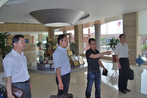 �й��ζ��^ί�y�𲿸����L���^�y�𲿙C�P�h��֧��ӛ������ͬ־���Ϻ������y�T�Sҕ�칤�����D 3��