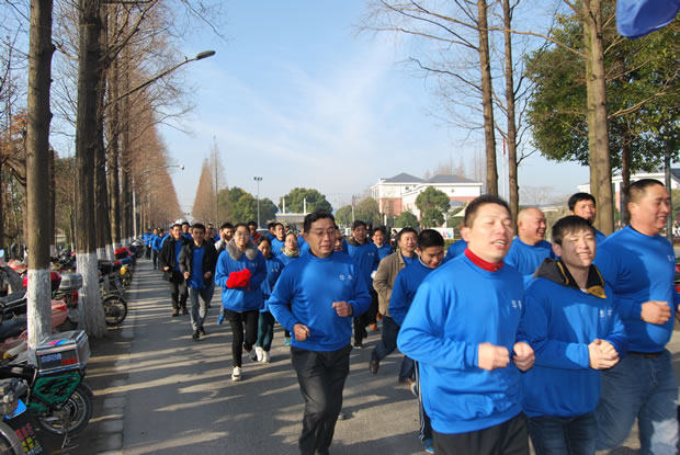 上海滬工閥門廠參與嘉定區元旦長跑活動3-長跑途中