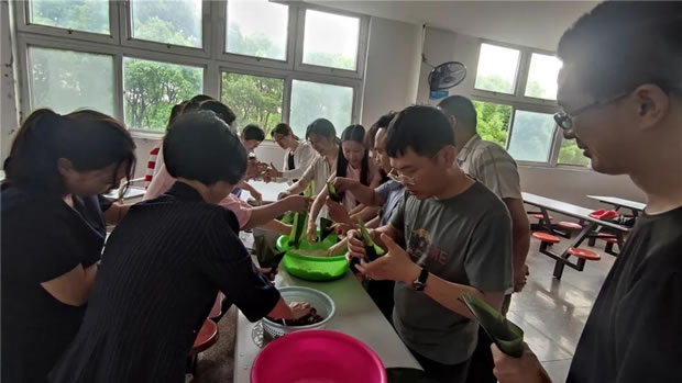 2021年上海滬工閥門廠端午節包粽子活動(圖7)